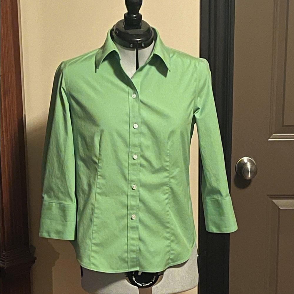 EUC Talbots P4 No Iron Women's Green Button-Up Shirt